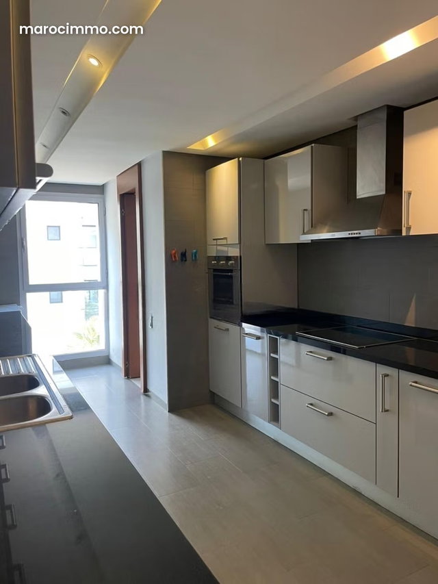 Superbe appartement à louer à Ain Diab. 3 chambres agréables. Bien meublé — 5
