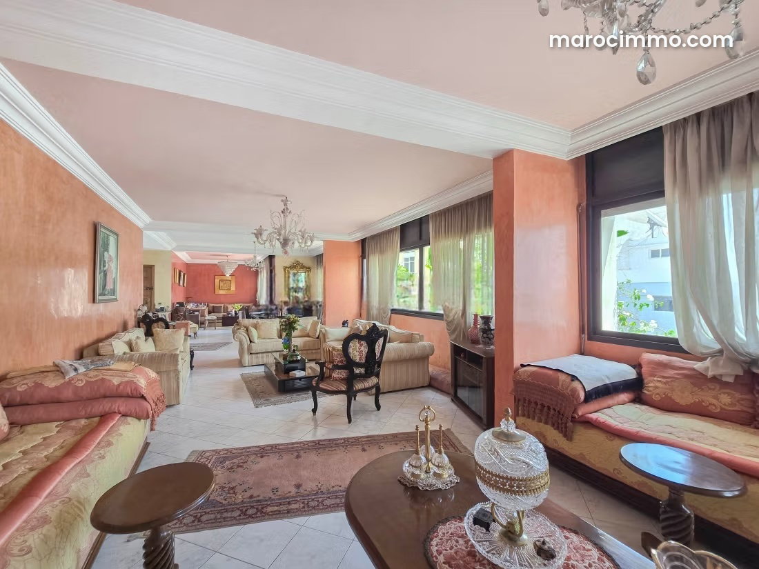 Duplex 355 m² dernier étage, terrasse et volumes rares à Racine — Casablanca