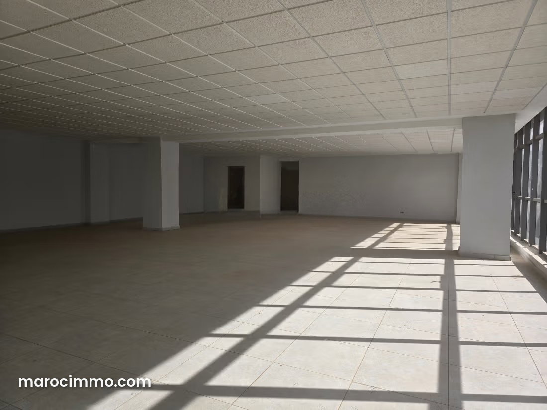 Bureau à louer à Sidi Maarouf, Casablanca en open space — Casablanca