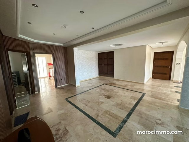 Superbe appartement à av merakesh — 2