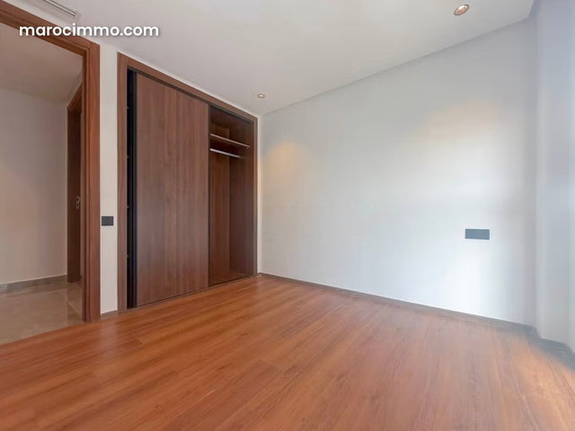• Superbe 3 Chambres avec Terrasse au Cœur du CFC — 5