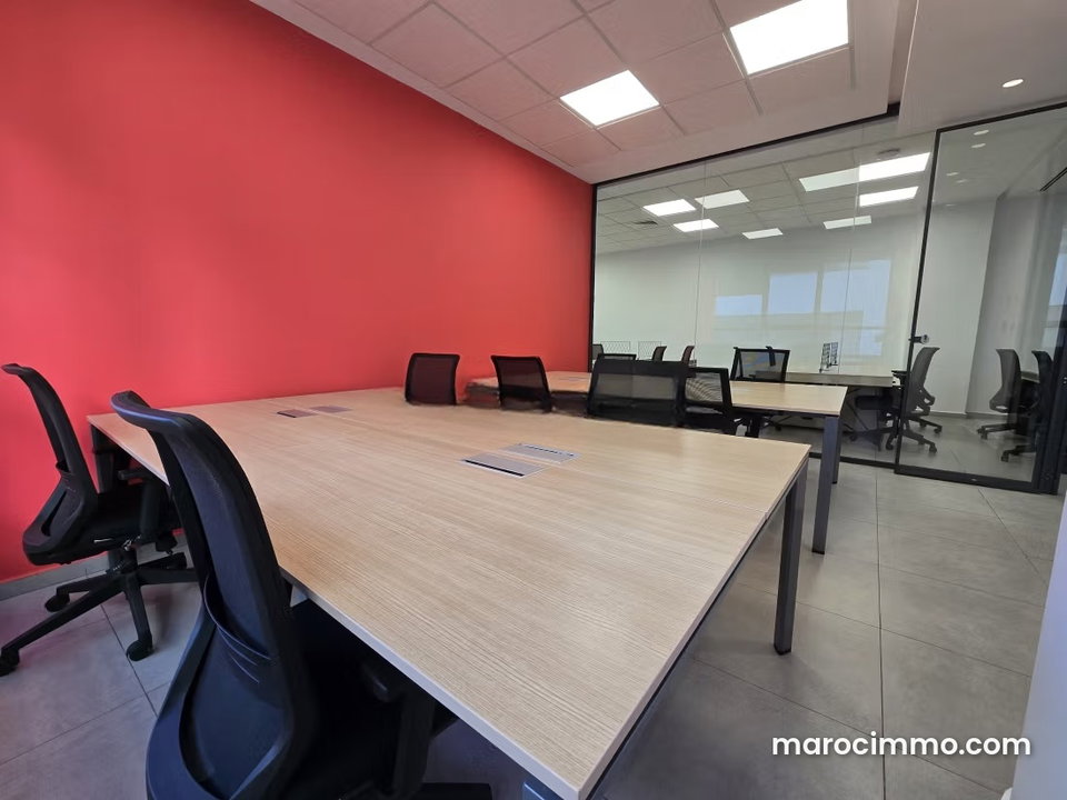 Bureau bien équipé prés de Hôtel onomo 148 m²