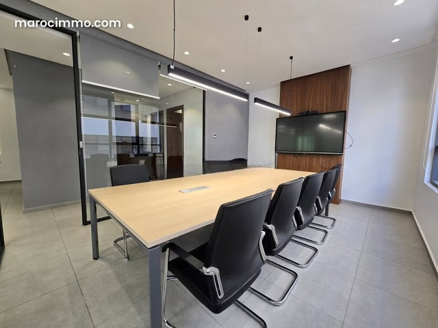 Bureau bien équipé prés de Hôtel onomo 148 m² — 2