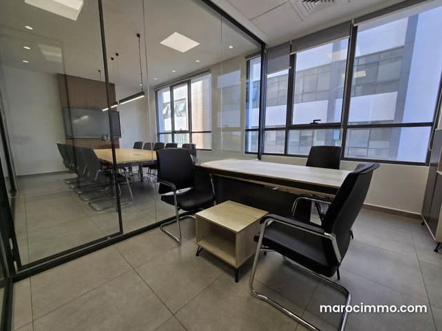 Bureau bien équipé prés de Hôtel onomo 148 m² — 3