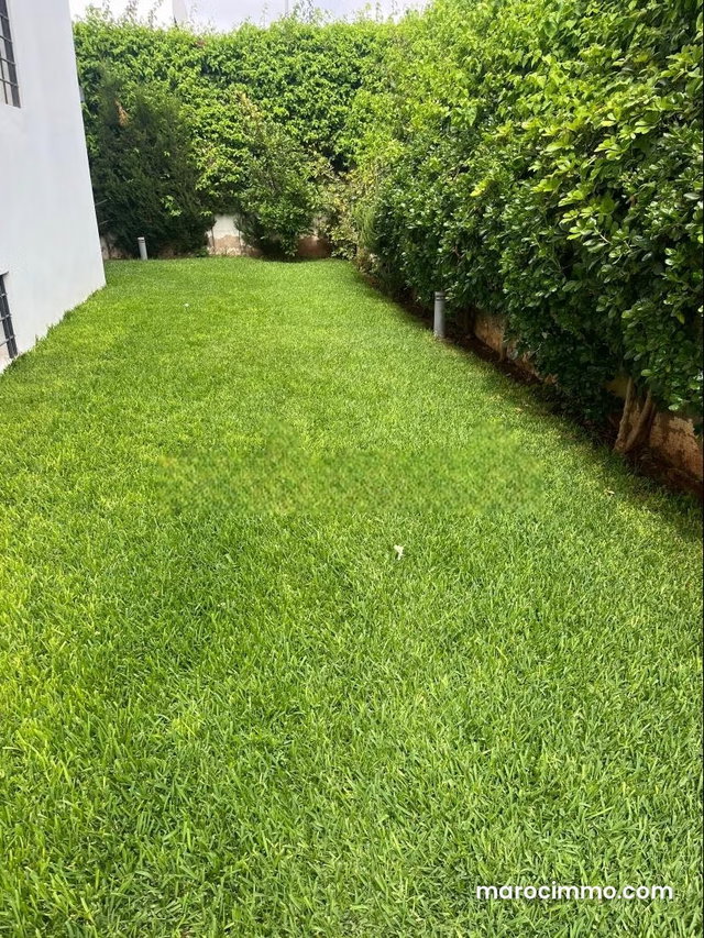 For Sale: Dar Bouazza Villa with 400m² Living Space on 321m² Land — 4