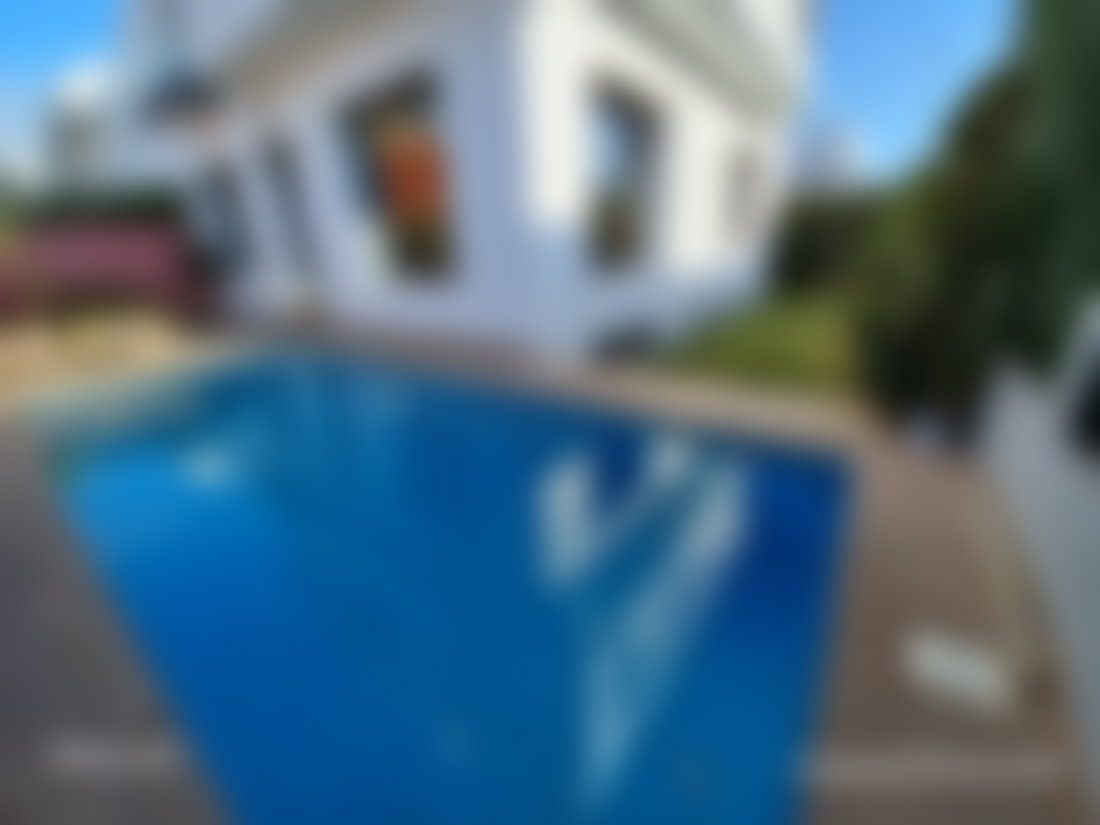 Villa 400 m² avec piscine à Dar Bouazza, architecture soignée