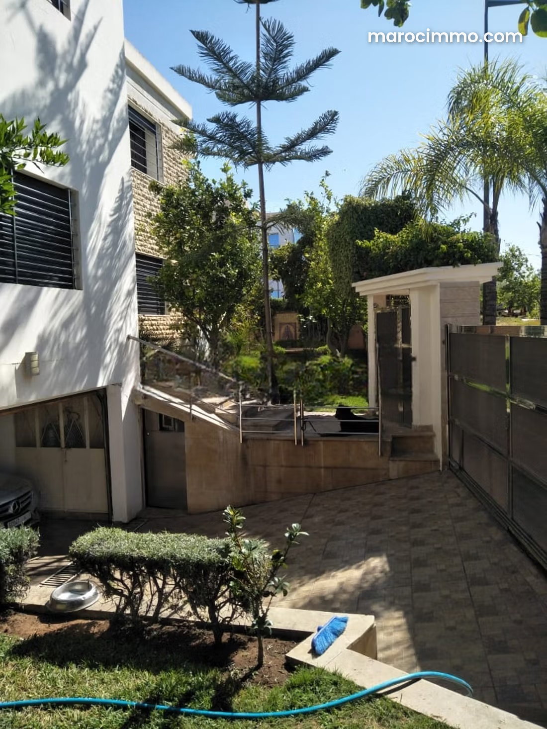 540 m² Villa for Sale in Riyad, Rabat: 5 Bedrooms, Garden — Rabat