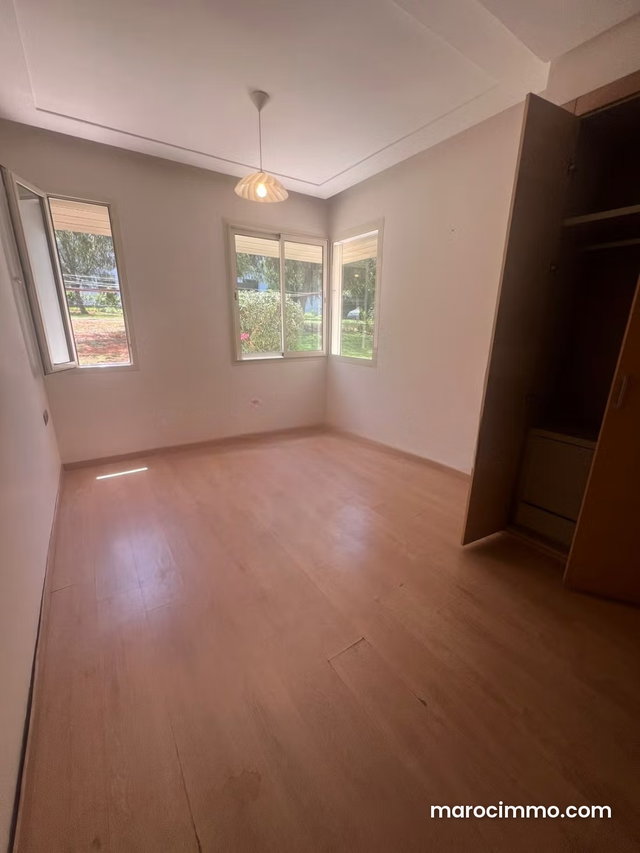 Appartement en location à Ville Verte. Surface de 160 m². Porte sécurisée et chauffage central — 5