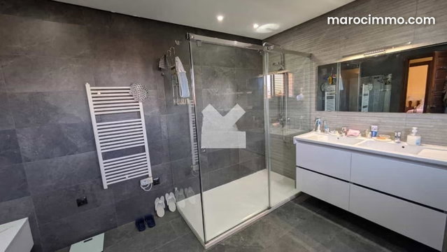 Villa à Vendre de 350.0 m² à Marrakech, Amerchich — 2