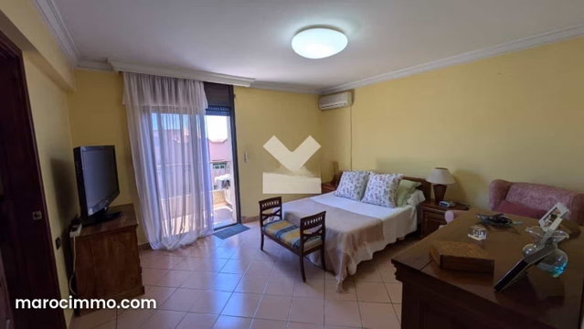 Villa à Vendre de 350.0 m² à Marrakech, Amerchich — 3