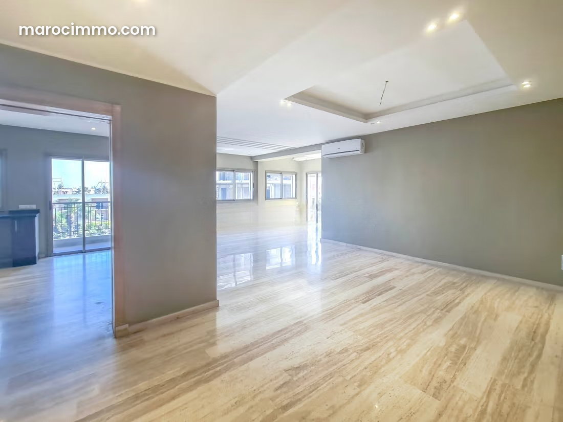 140 sqm Duplex with Two Suites and Terrace, Ferme Bretonne, Casablanca — Casablanca