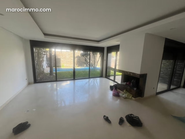 Luxury Villa for Rent in Ain Diab. 350 m² Surface. Keyed Door, Security — 2