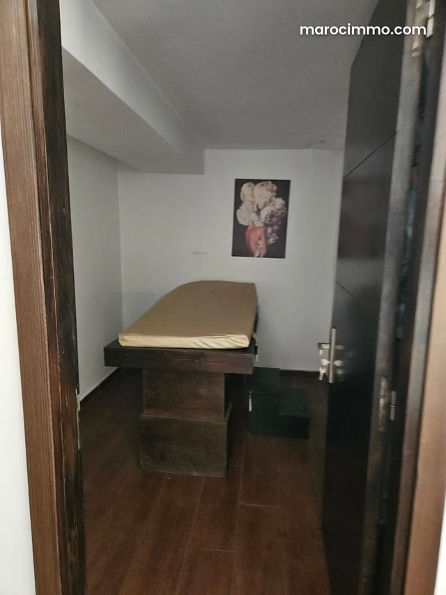 Hassan Salon d'esthétique et Coiffure à vendre — 5