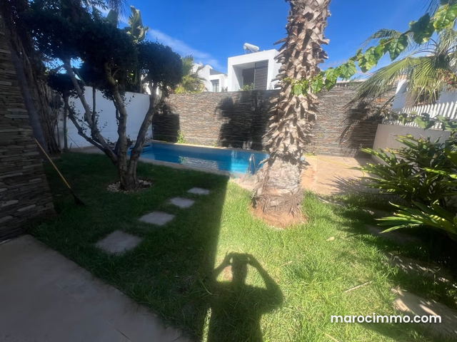 Villa moderne résidence sécurisée à la vente 4 chambres — Casablanca