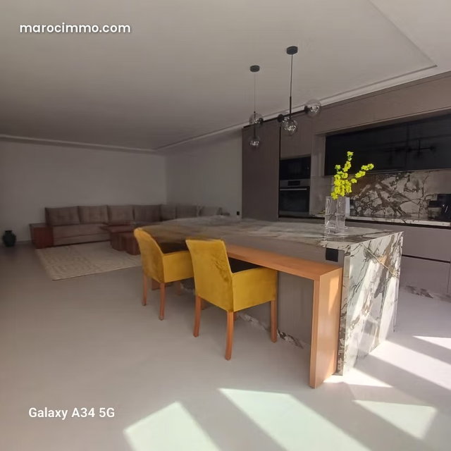 Superbe appartement à louer à De La Plage. 3 grandes pièces. Système de parabole et résidence sécurisée — 2