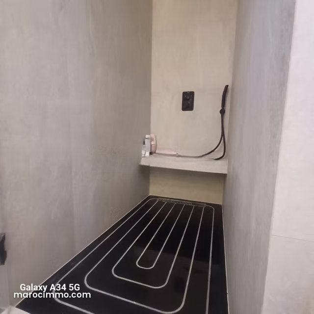 Superbe appartement à louer à De La Plage. 3 grandes pièces. Système de parabole et résidence sécurisée — 5