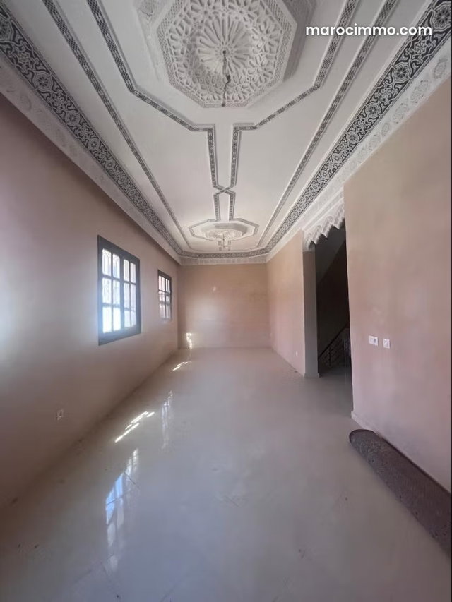 Villa de haut standing à vendre à Azzouzia. 7 pièces confortables. Meublé — 2