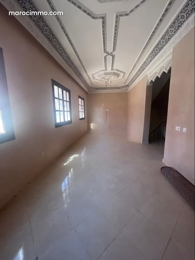 Villa de haut standing à vendre à Azzouzia. 7 pièces confortables. Meublé — 4