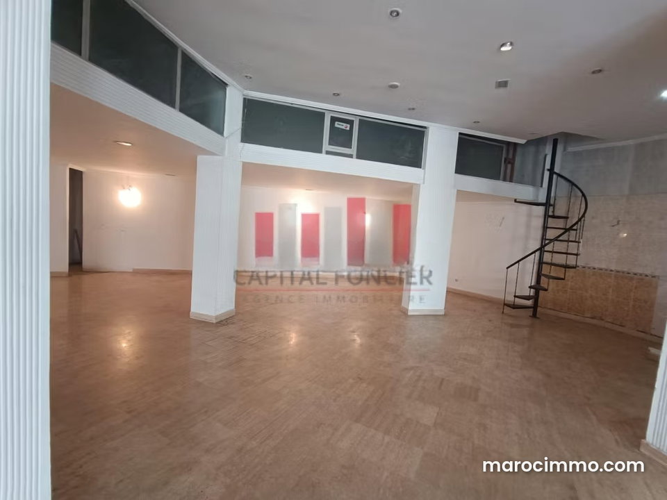 Local commercial de 251m2 à la location avec une excellente visibilité Bd Roudani