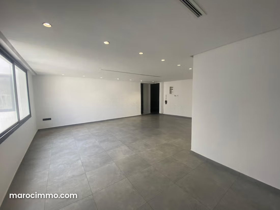 49 m² Office for Rent in Bourgogne, Casablanca, with Parking — Casablanca