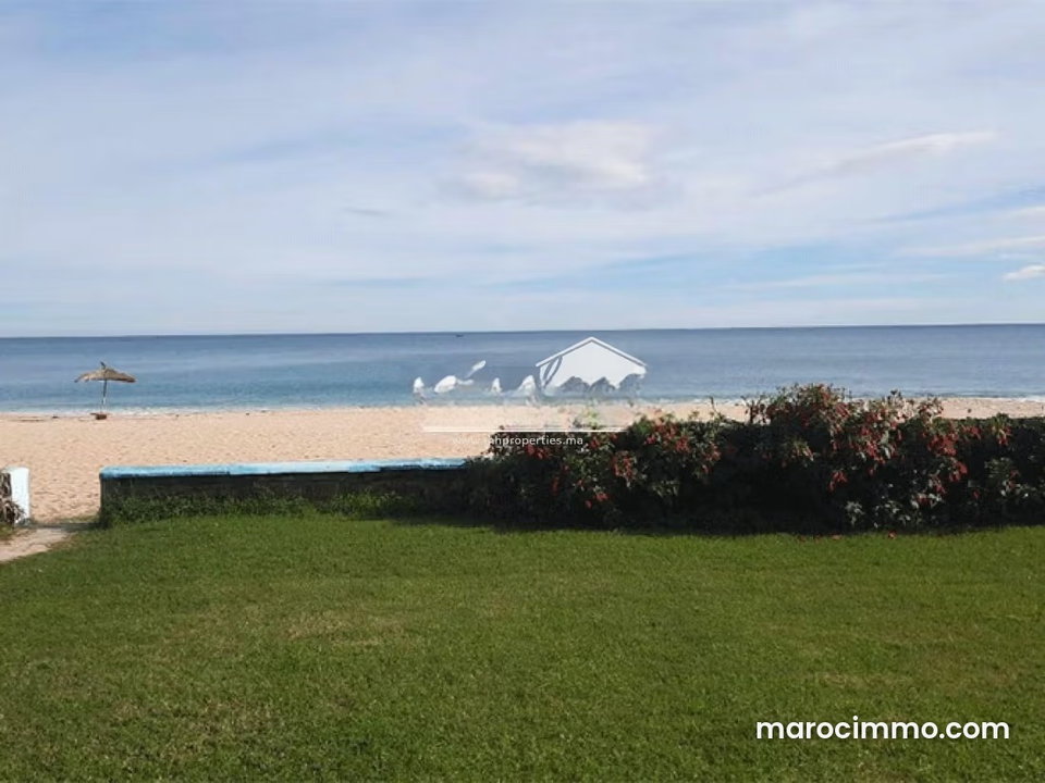 W. 0081 Villa Pied dans L'eau au C. AL AMINE PLAGE