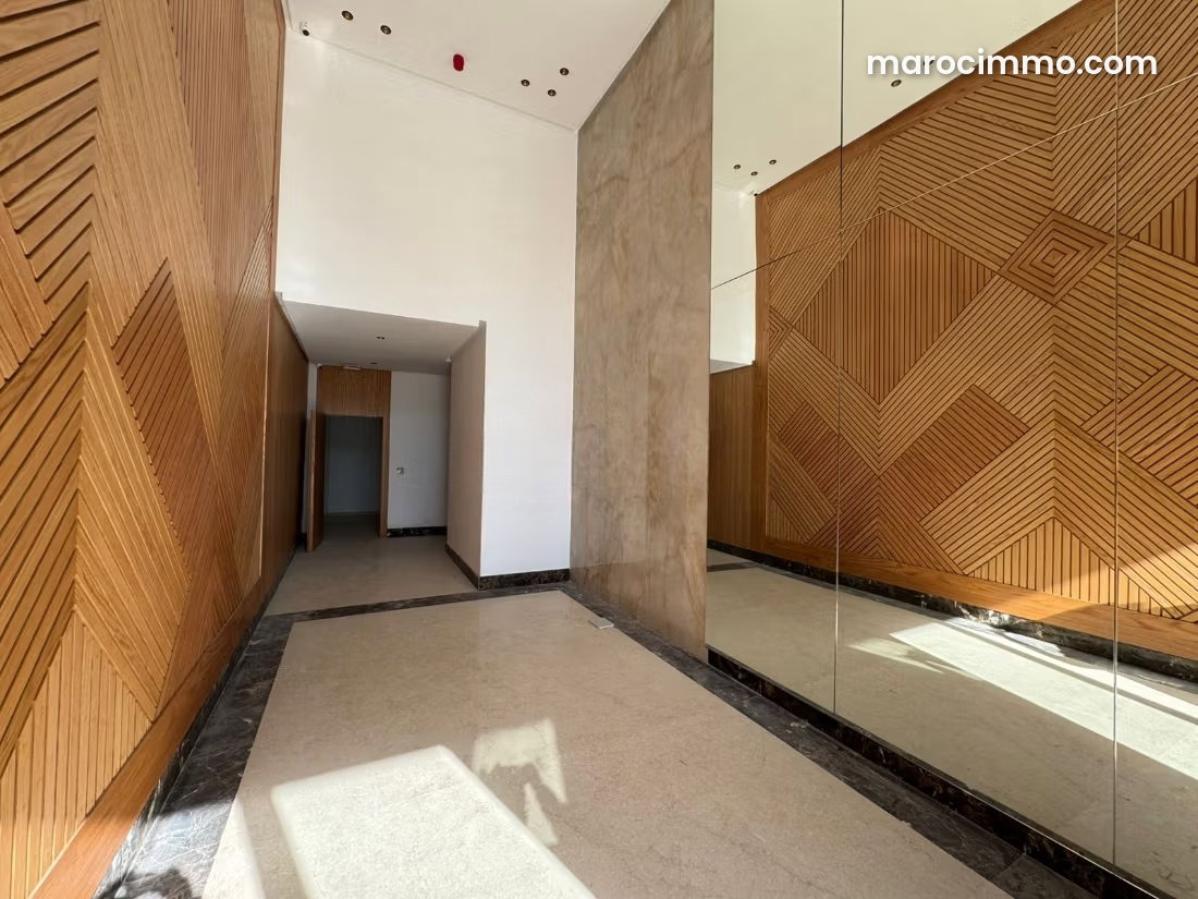 546 sqm Office in Casablanca Finance City, 7 Parking Spaces Included — Casablanca