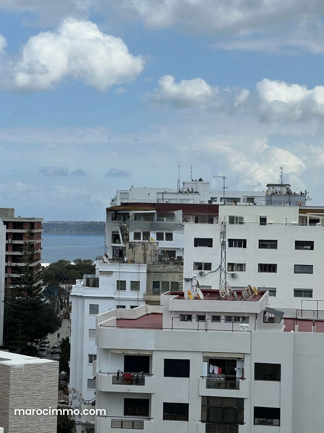 شقة بترّاس بانورامي وإطلالة بحرية وجبلية بحي إيبرية طنجة — طنجة