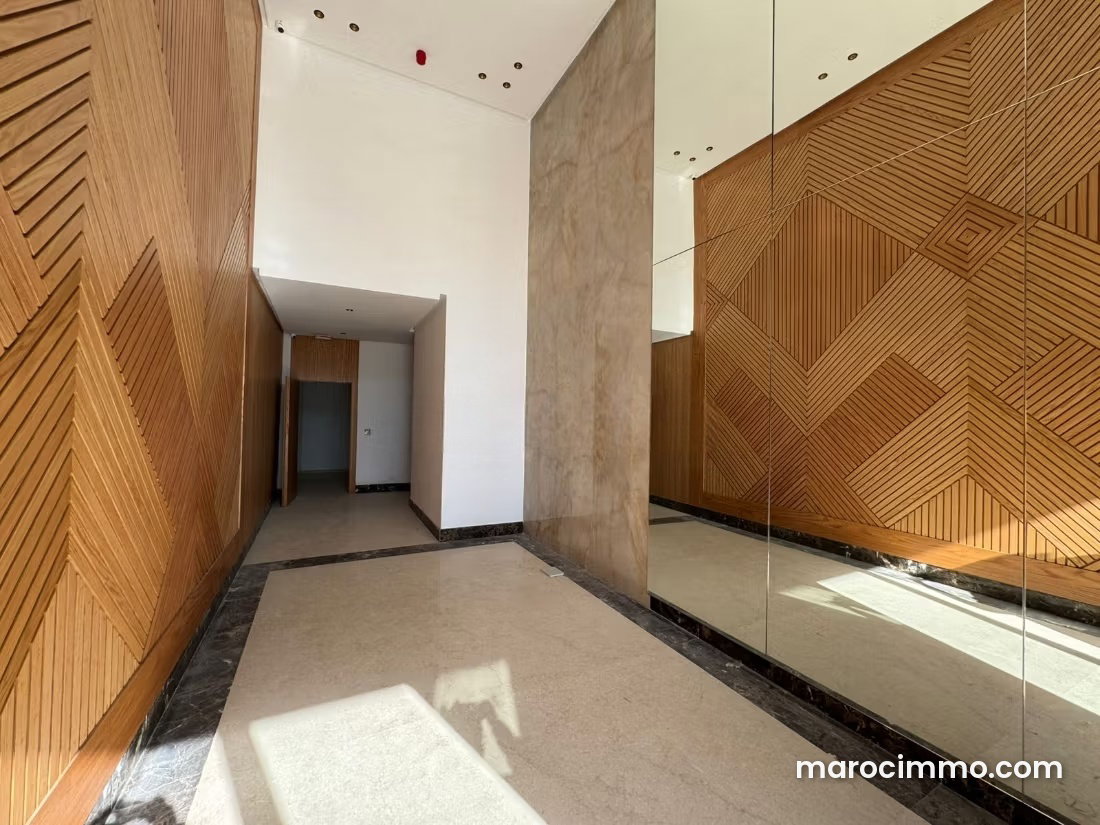Bureau à vendre à Casablanca Finance City, 1631 m² — Casablanca