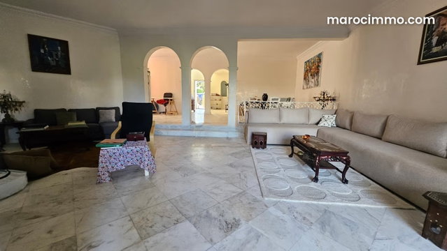Villa de haut standing à vendre à Dar Bouazza. 6 pièces confortables. Climatisation et piscine — 2