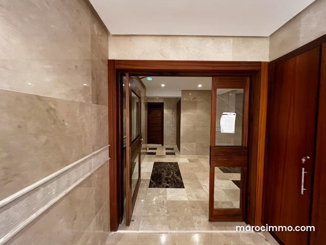 Appartement 202 m² à Riyad Rabat avec garage et ascenseur — Rabat