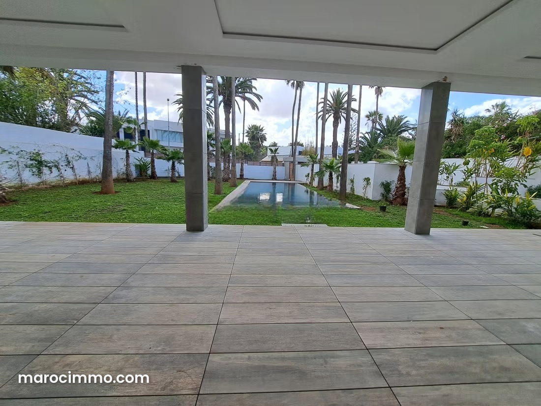 2,000 m² Villa with Pool and Garden, Ain Diab, Casablanca — Casablanca