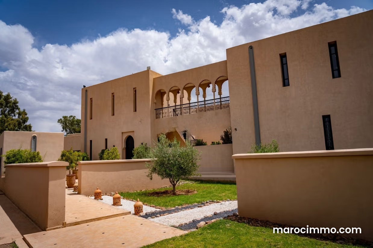 700 m² Beldi Villa, 6 Bedrooms, Swimming Pool and Spa, Ourika Road — Marrakesh