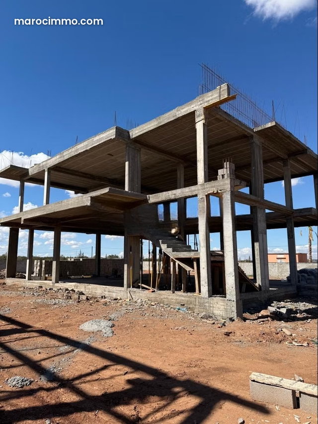 Residence de 8 villas semi finies a vendre — 2
