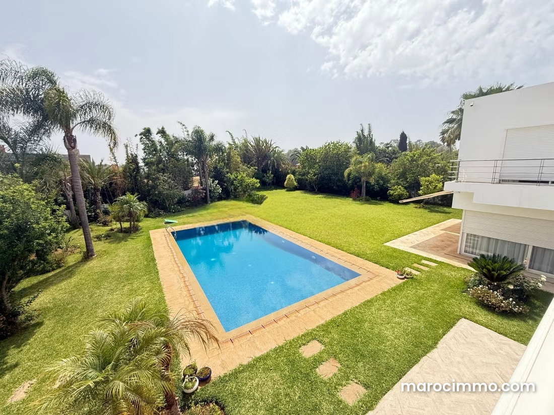 7-Bedroom Villa with Swimming Pool and Mature Garden, Souissi, Rabat — Rabat