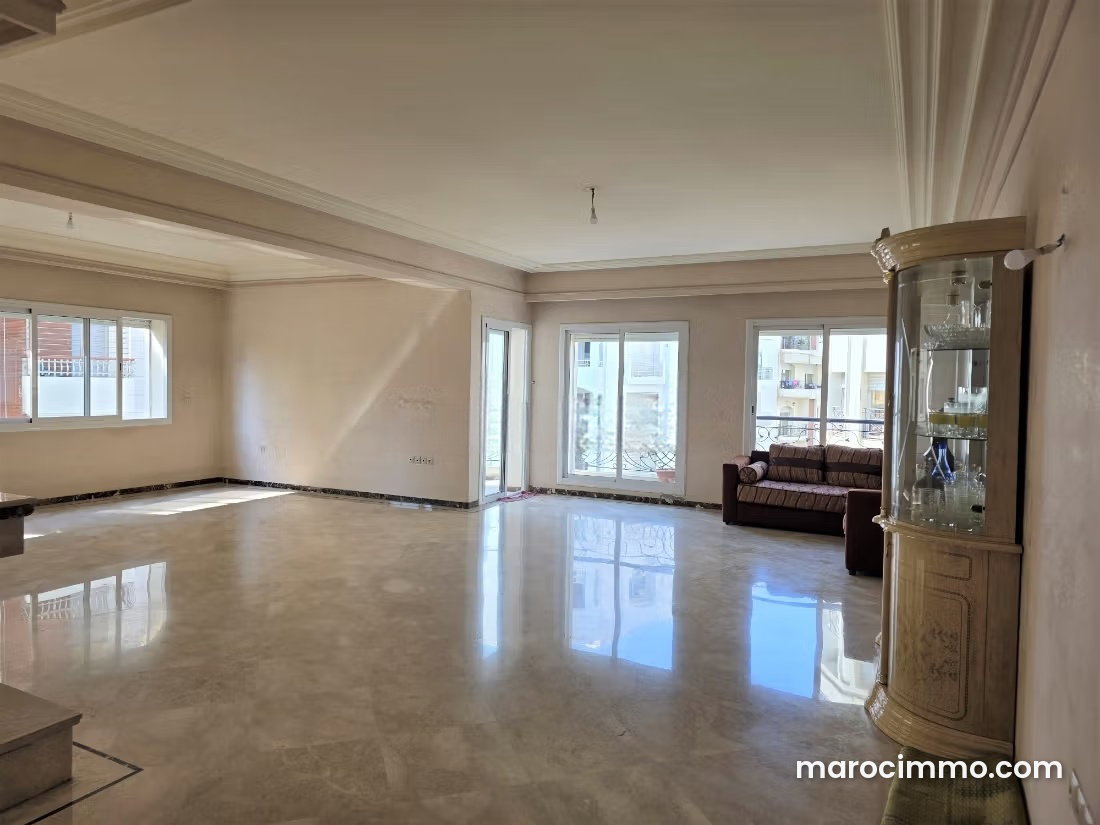 Spacious 254 sqm Apartment with Terrace in the Heart of Maarif, Casablanca — Casablanca