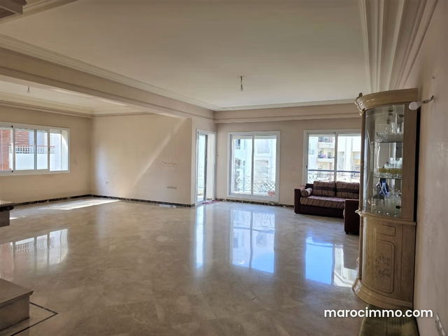 Grand appartement proche école Théophile Gauthier — الدار البيضاء