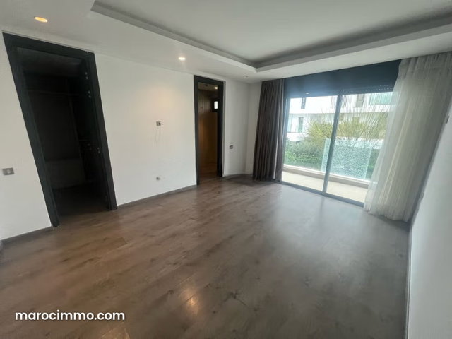 Très bel appartement en location à Ain Diab. 3 chambres. Double vitrage et chauffage central — 5