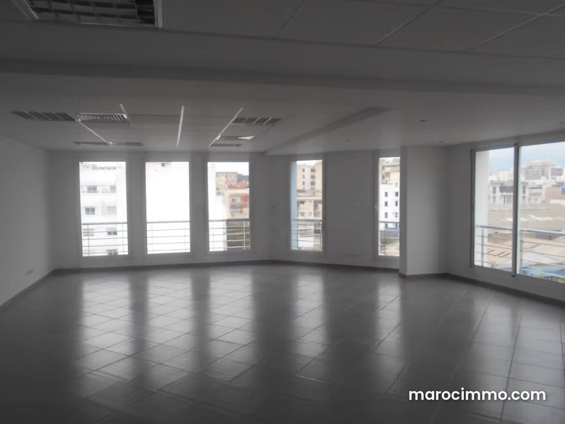 75 sqm Office in Fonciere, Casablanca, with Premium Finishes and Amenities — Casablanca