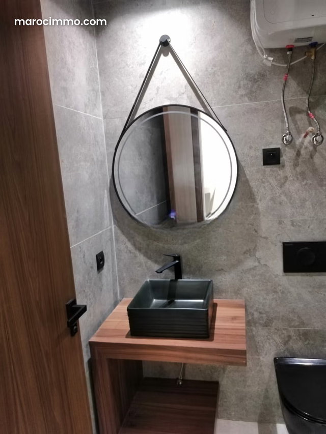 Comfortable 2-Bedroom Apartment for Sale in Moulay Youssef. With Elevator — 5