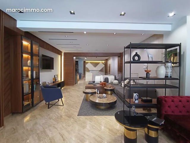 Local commercial à Vendre de 210.0 m² à Casablanca, Hopitaux — Casablanca