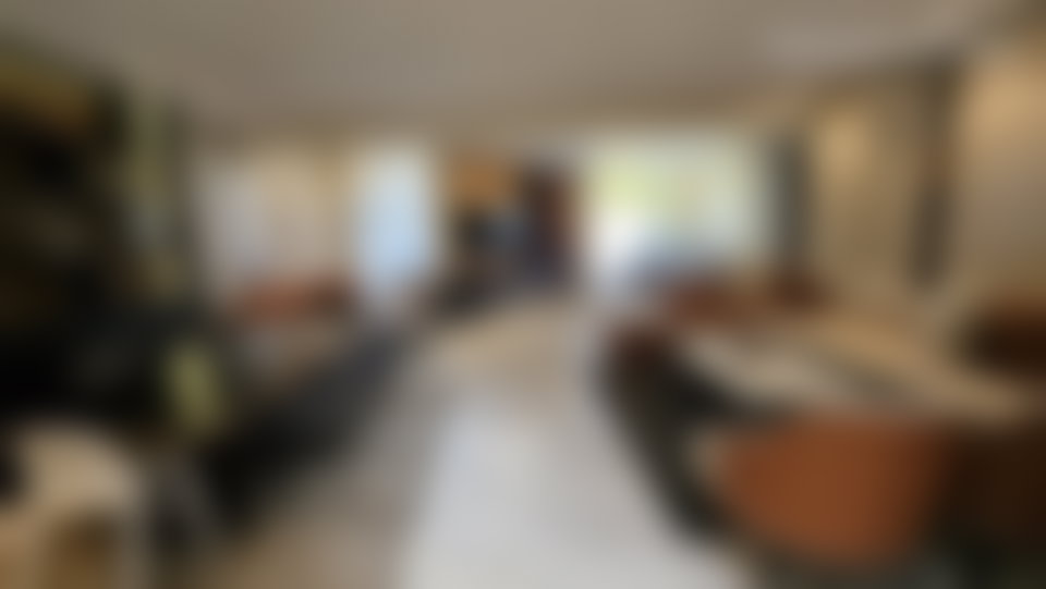 فيلا راقية بمسبح لا متناهٍ للبيع في المدينة الخضراء بوسكورة