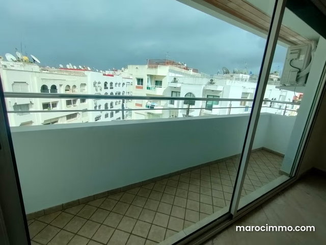 T4 vide de 120 m² – 3 chambres — 2