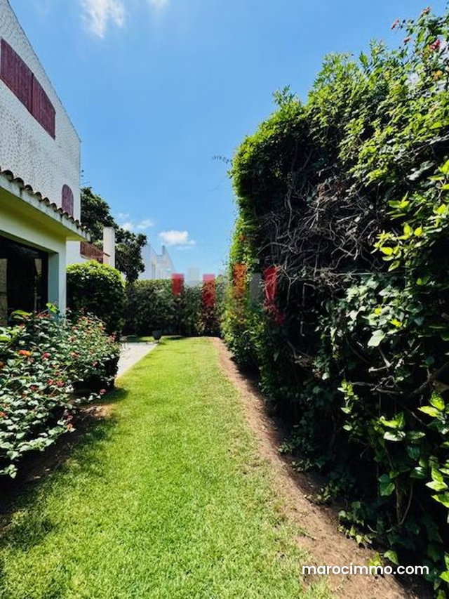 Luxury House for Sale at Ferme Bretonne Hay Arraha. 4 Comfortable Bedrooms. Garage and Terrace — 3