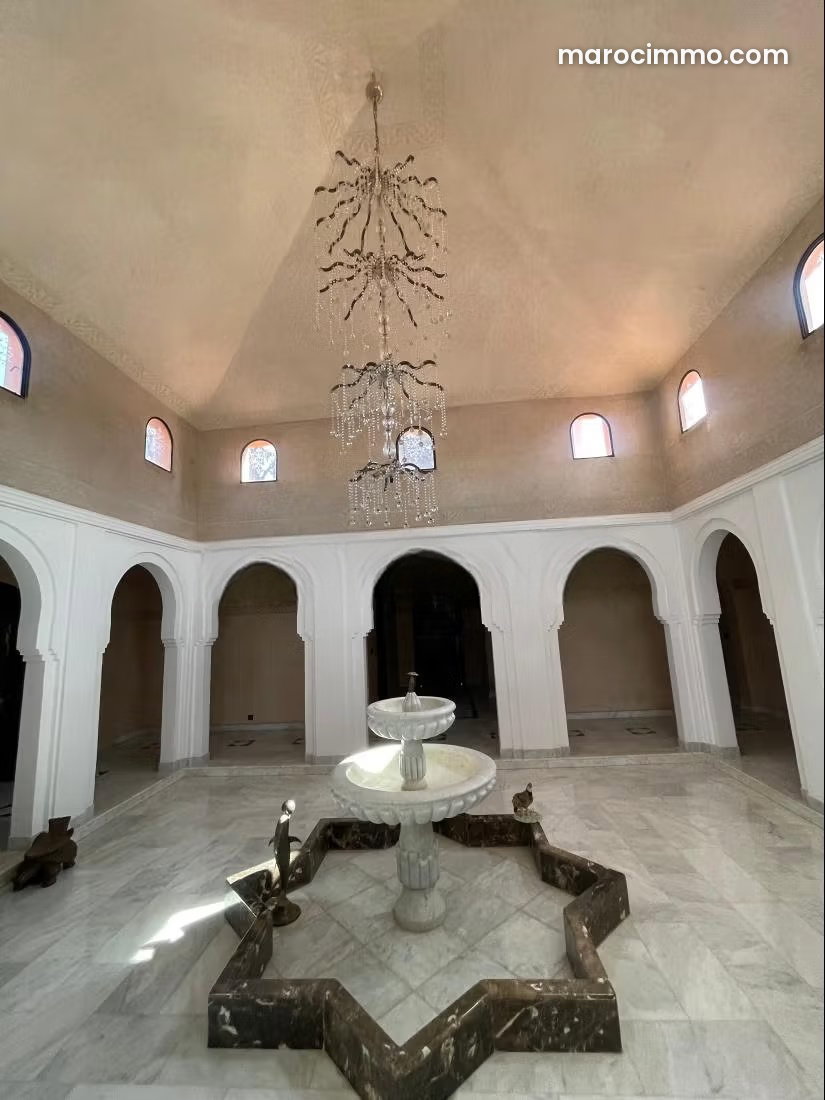 Villa 550 m² avec piscine et jardin, Route de Fès, Marrakech — Marrakech
