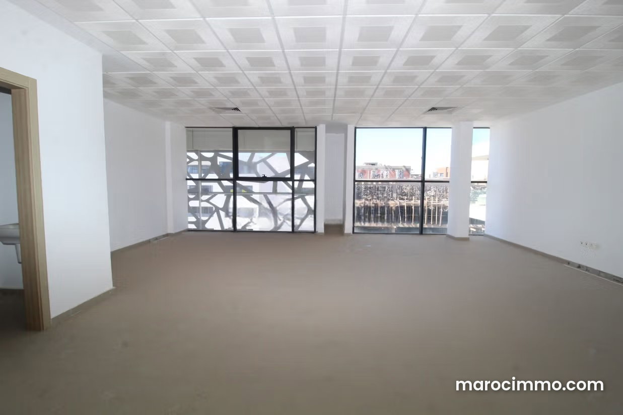 64 m² Office for Rent in Founty, Agadir, 3rd Floor — Agadir