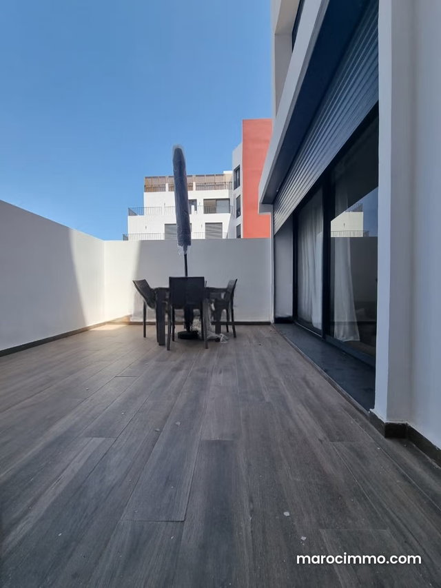 Studio neuf moderne avec terrasse — 3