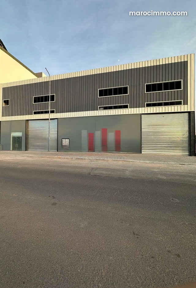 Exclusivité Hangar industriel de 1.200 m au sein du parc industriel sapino a la location — 2