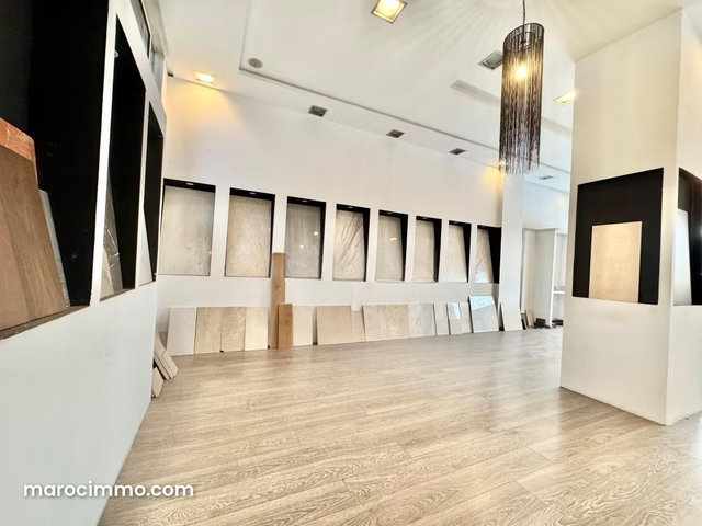 Très beau showroom 100 m² à la vente — 4