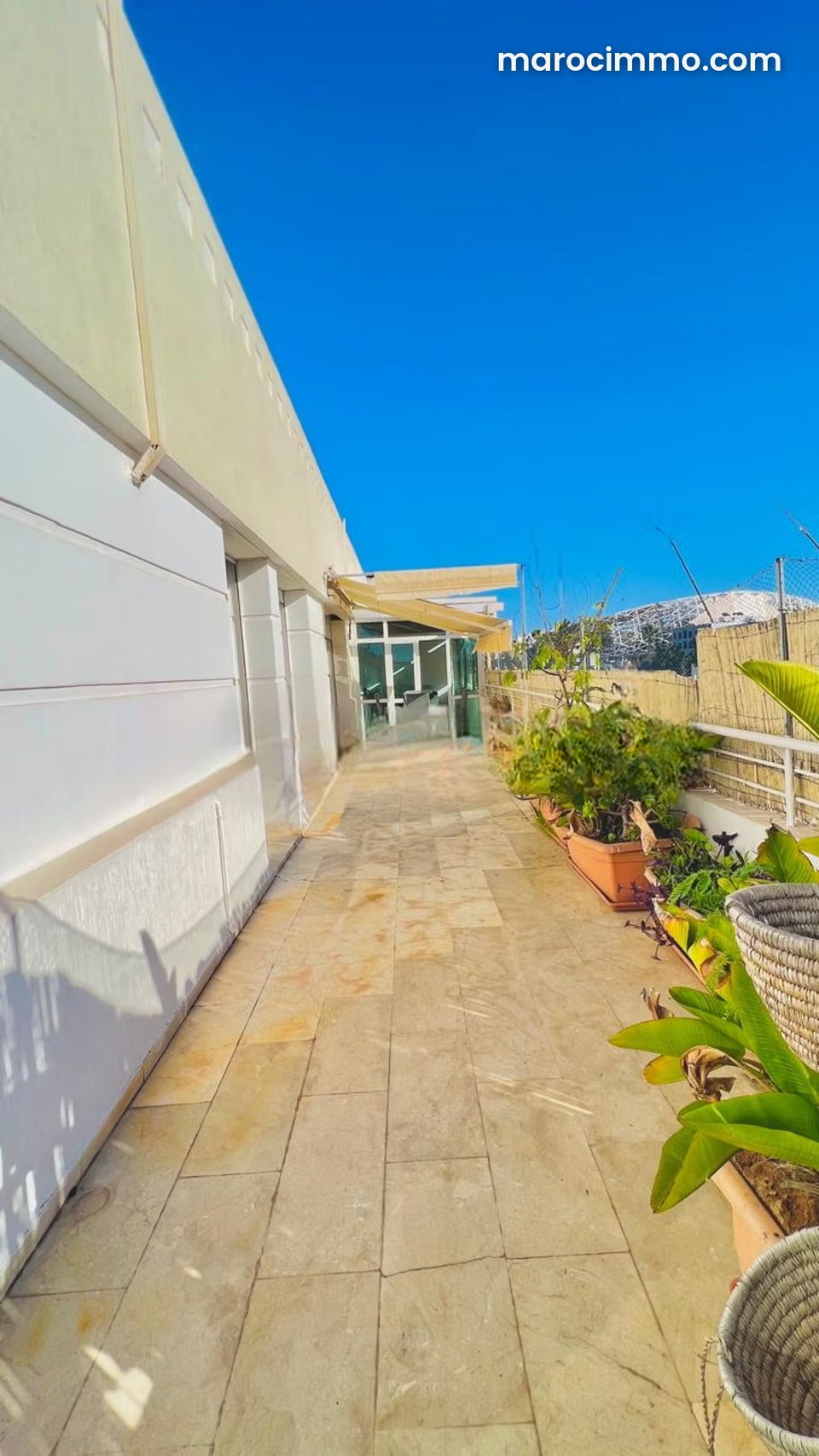 Appartement semi meublé en location avec terrasse