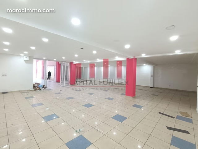 Magasin de 500m2 à la location en plein Bd Sidi Abderrahmane // CFC — Casablanca